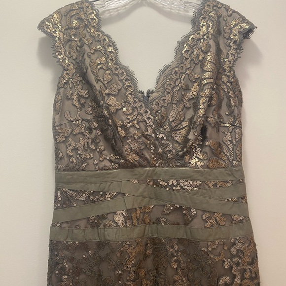 TADASHI SHOJI gold sequin midi even dress! - Picture 4 of 9